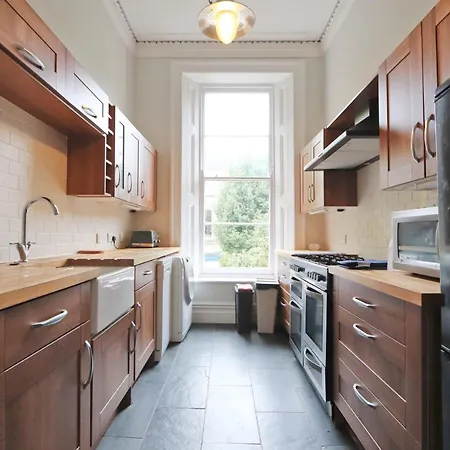 Victorian 2 Bedroom * Bristol